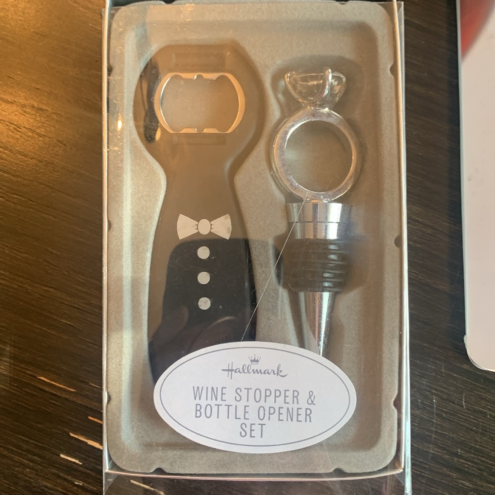 *NEW* Wine Accessory Gift Set 🍷 - Picture 2 of 6